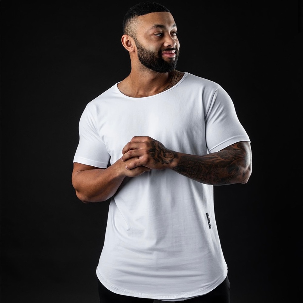Alphalete Men’s Scoop Neck Tee